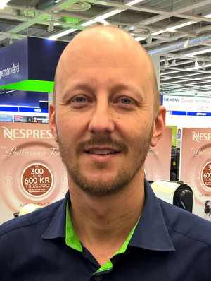 Håkan Hagerman, membres du personnel de la grand surface Elgiganten Megastore, à Helsingborg, Suède