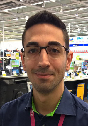 Arash Shirkhan, membres du personnel de la grand surface Elgiganten Megastore, à Helsingborg, Suède